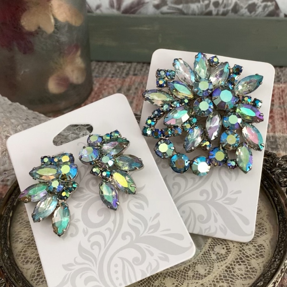 Vintage Art Glass Aurora Borealis Blue Silver Brooch Pin Clip Earrings Unsigned